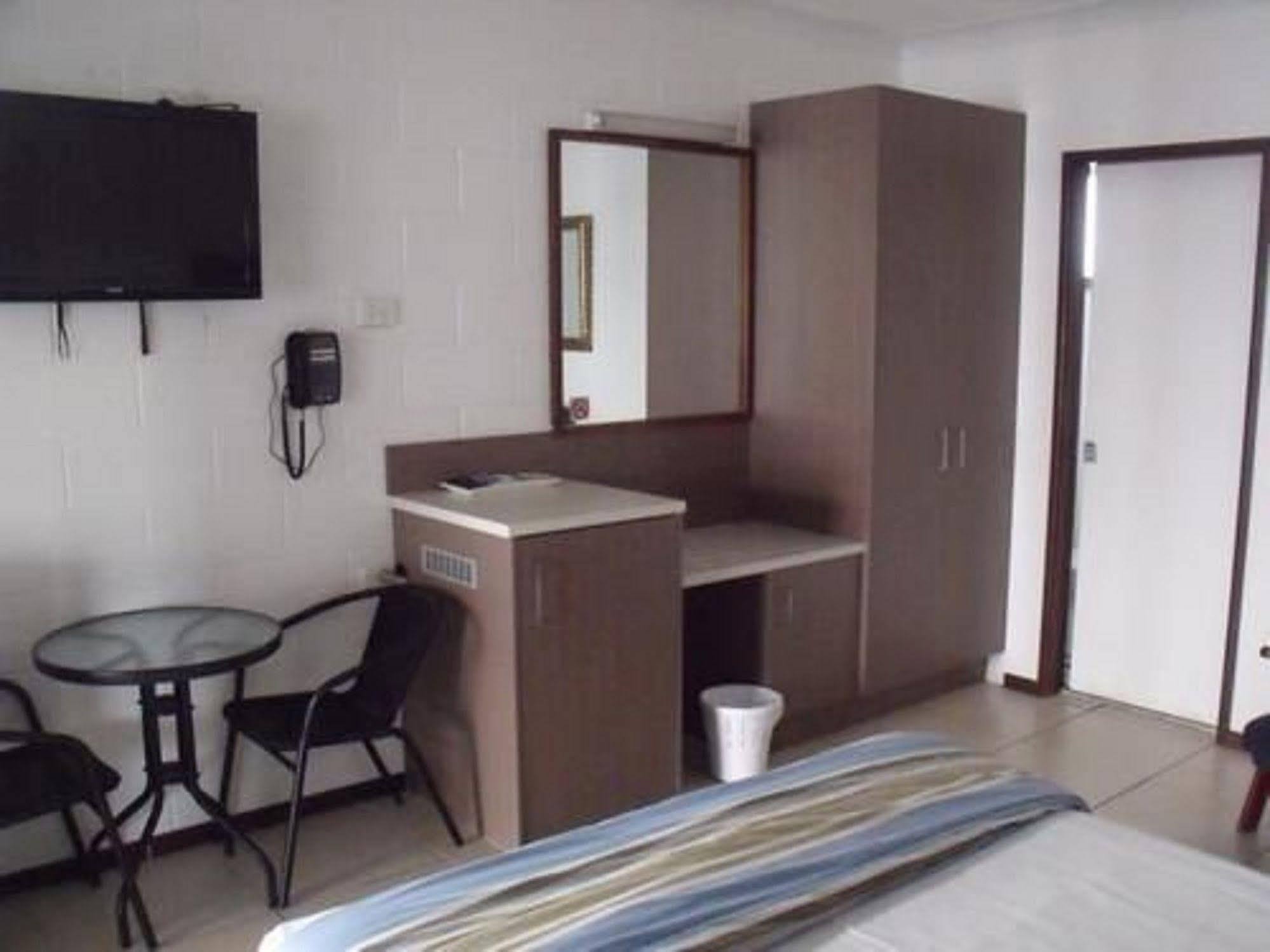 Moffat Beach Motel Caloundra Esterno foto